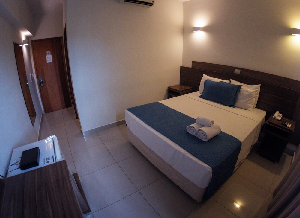 Superior, Queen Bed, Avenue View