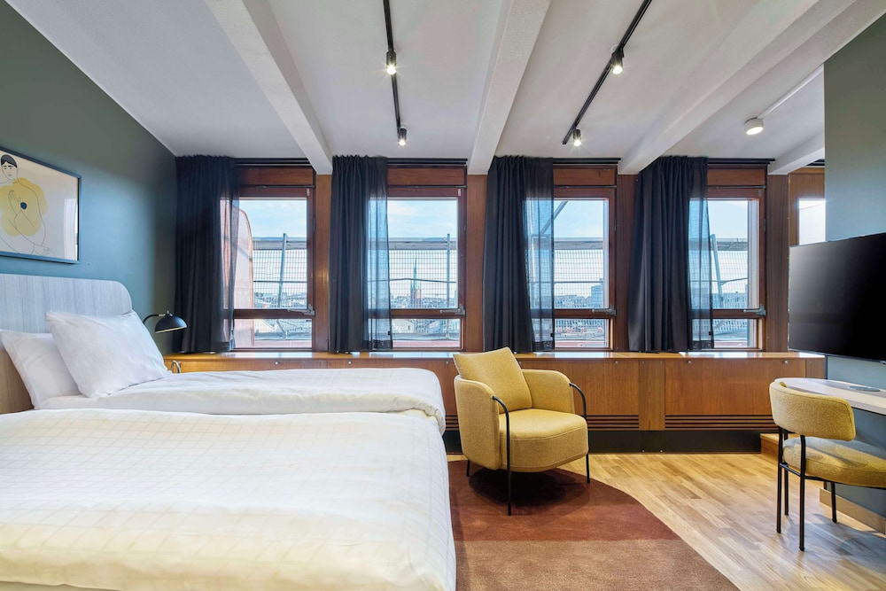 SUPERIOR, KING BED