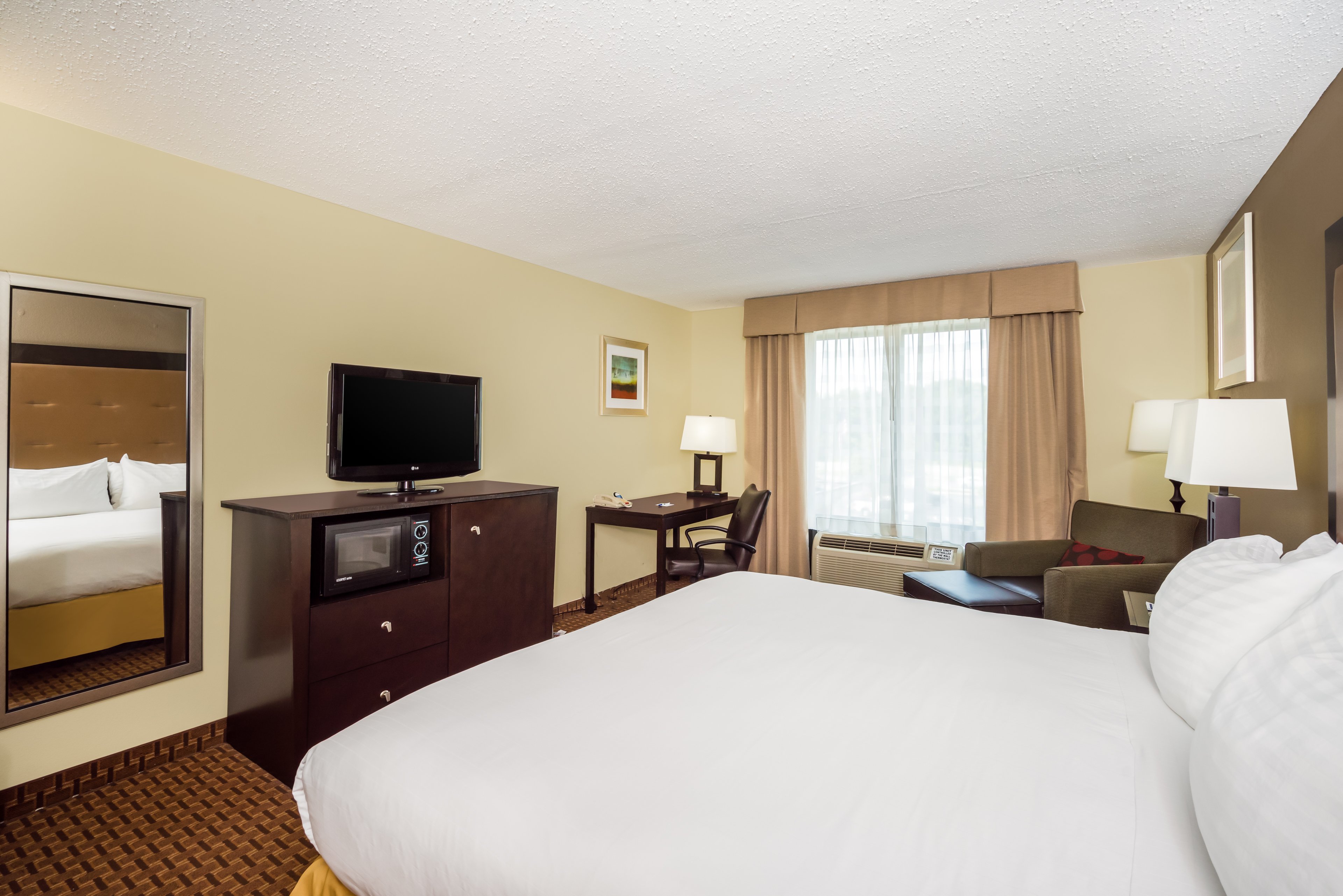 Holiday Inn Express & Suites North East 17/53
