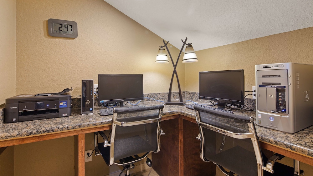 Best Western Plus Victoria Inn & Suites 23/26