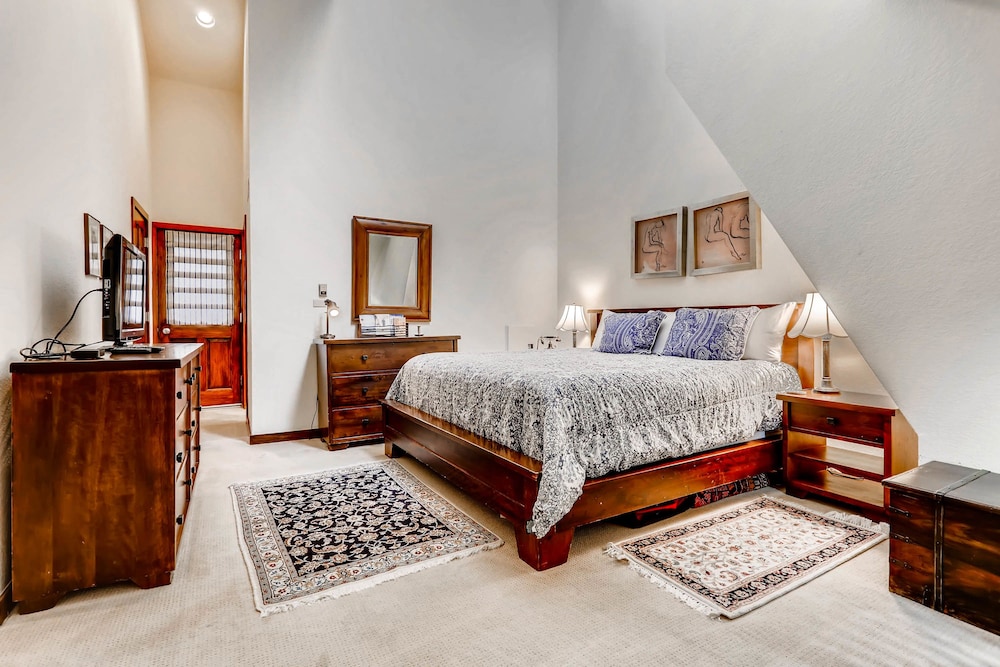 Woodrun Place Condominiums &amp; Residences 7/38
