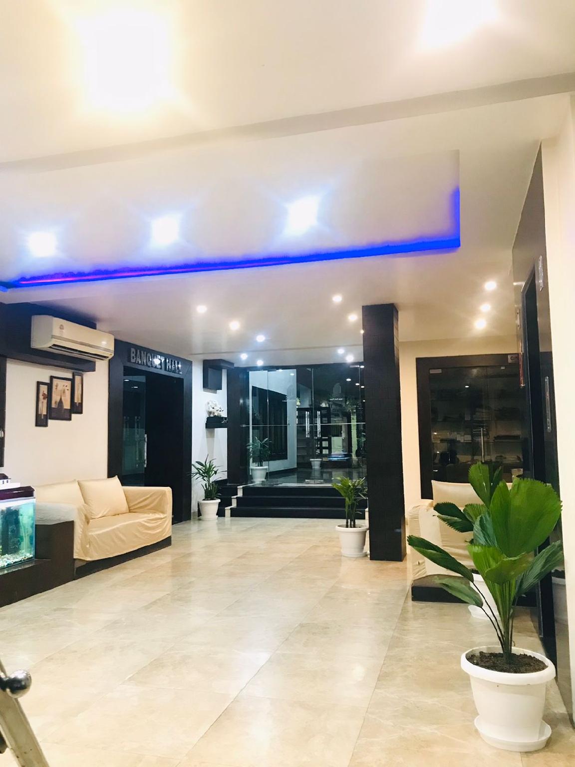 Oyo Rooms Mall Road Cantonment 26/46