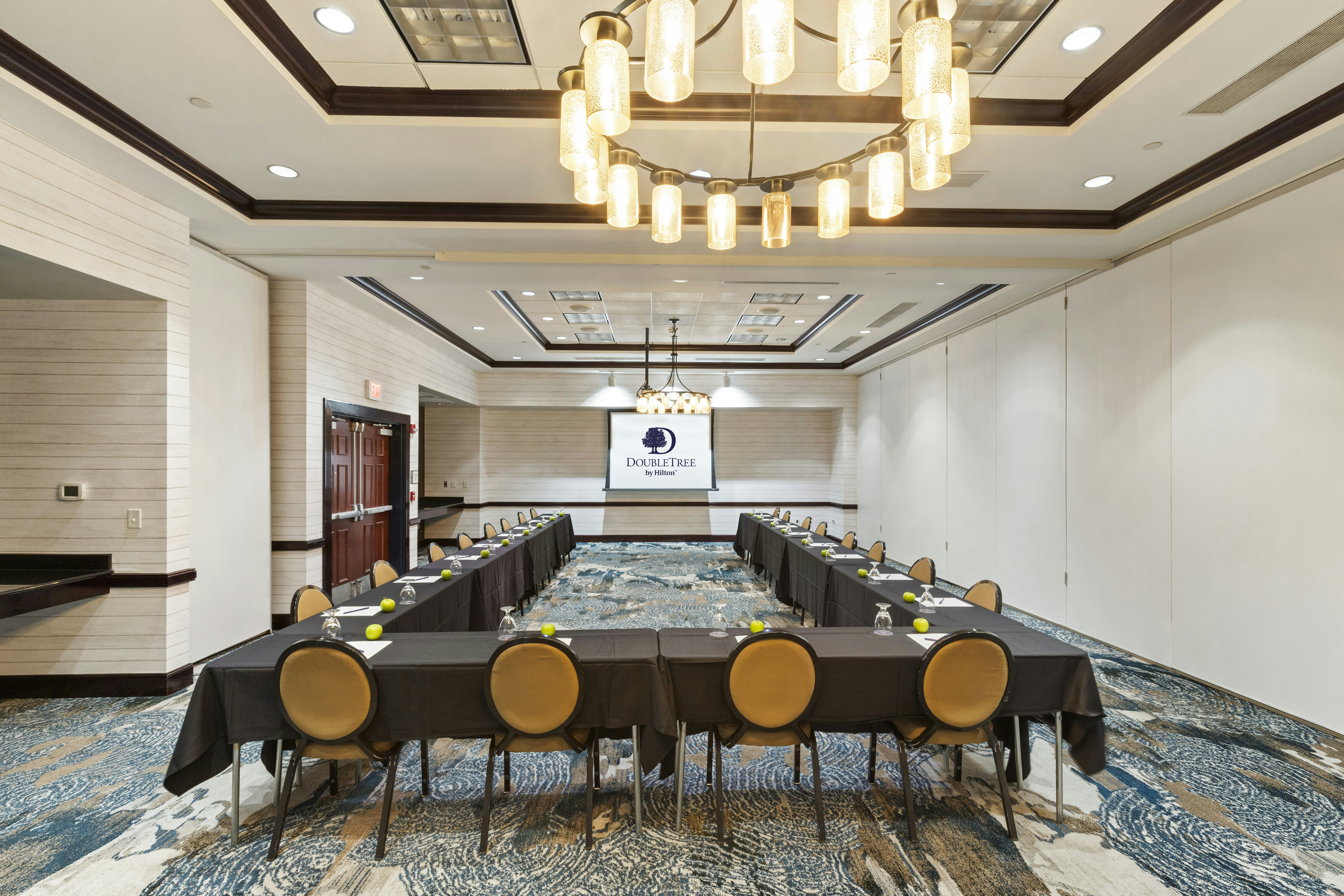 Doubletree By Hilton Front Royal Blue Ridge Shadows 25/25