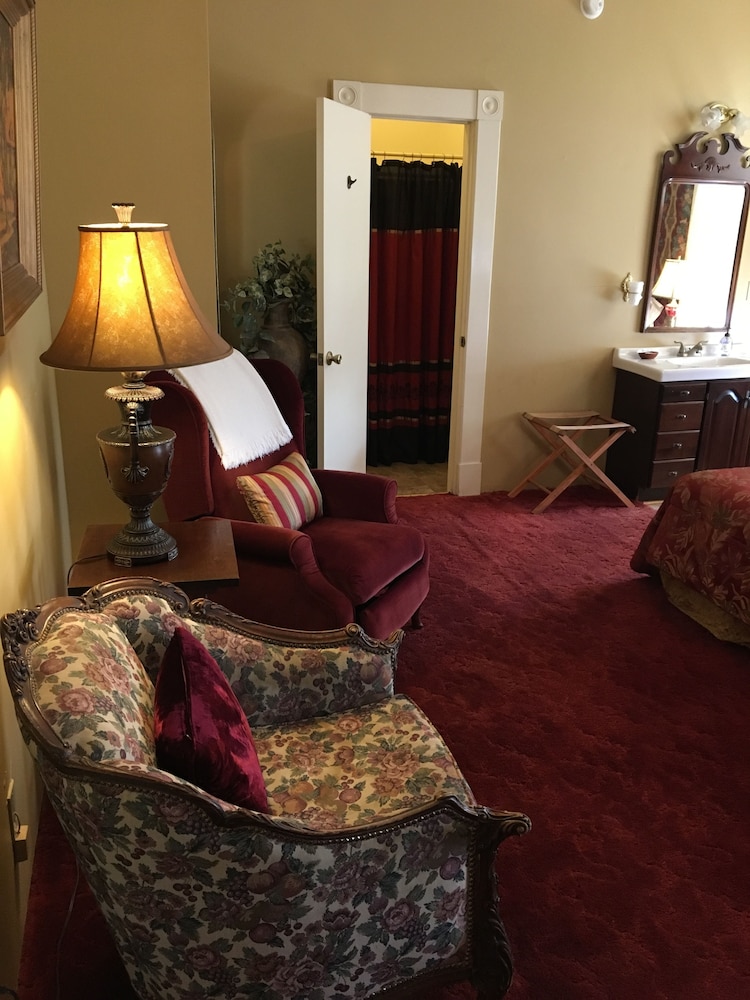The Courtland Hotel and Day Spa 30/76