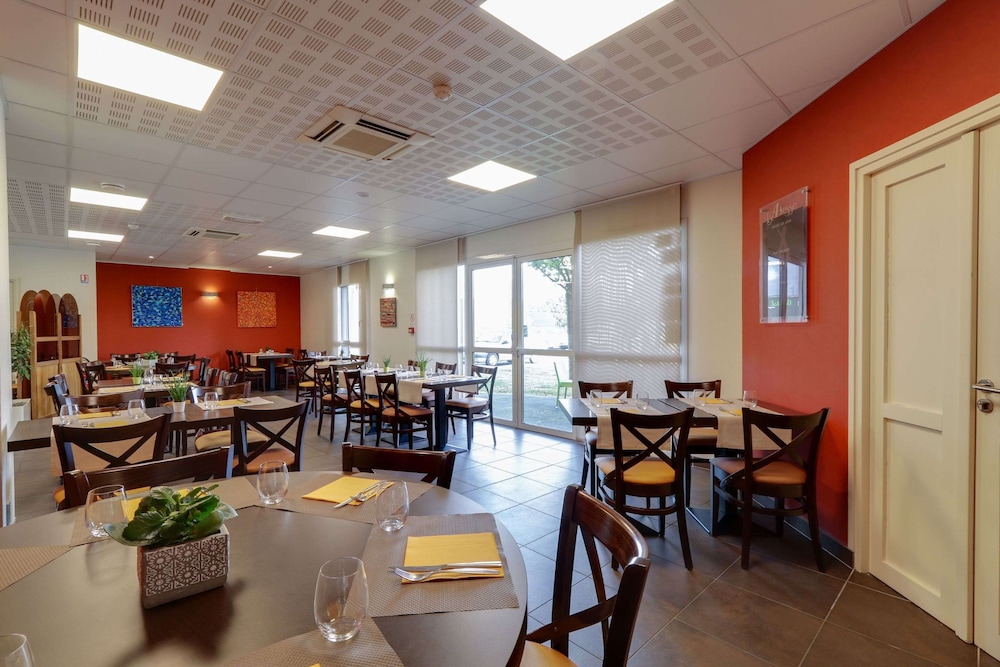 Brit Hotel Saint-Meen-le-Grand en Broceliande 46/75