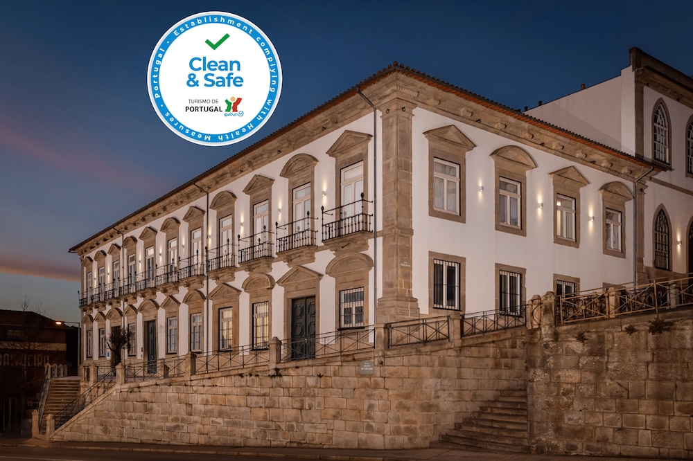 Condes de Azevedo Palace 2/50