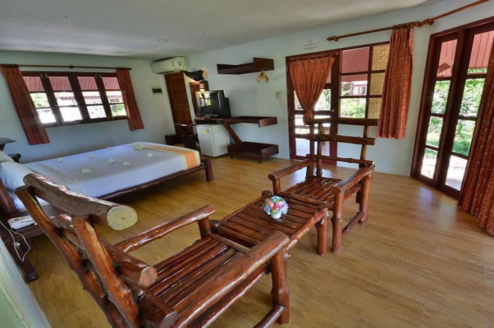 Alongkot Beach Resort Khanom 16/30