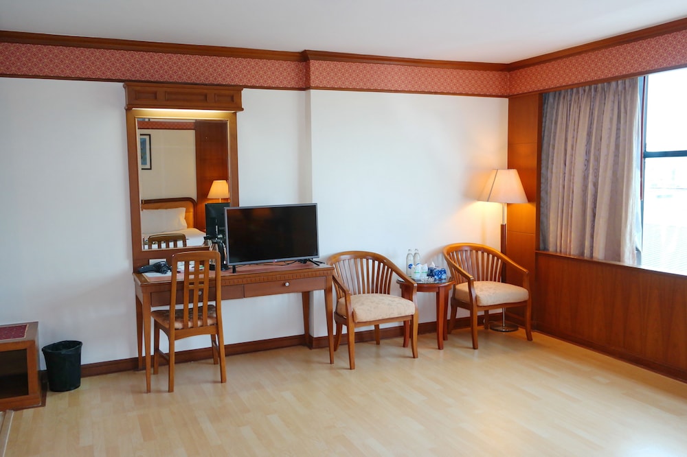 Grand Park Hotel 51/69