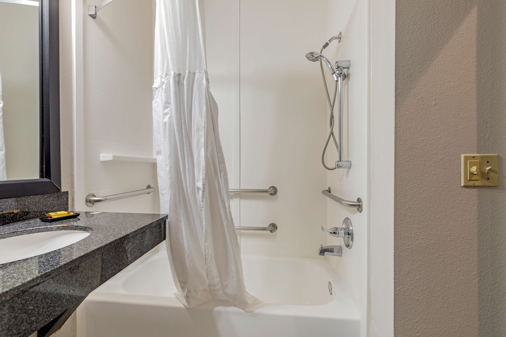 Best Western Plus Mckinney Inn & Suites 21/37