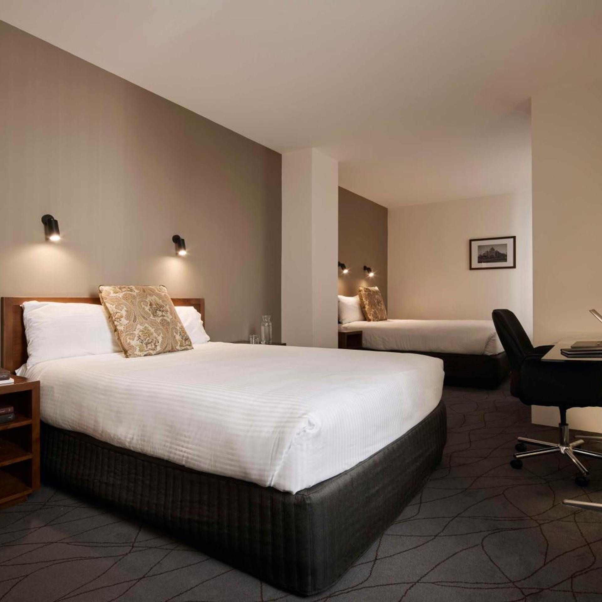 Heritage Queen Twin Room
