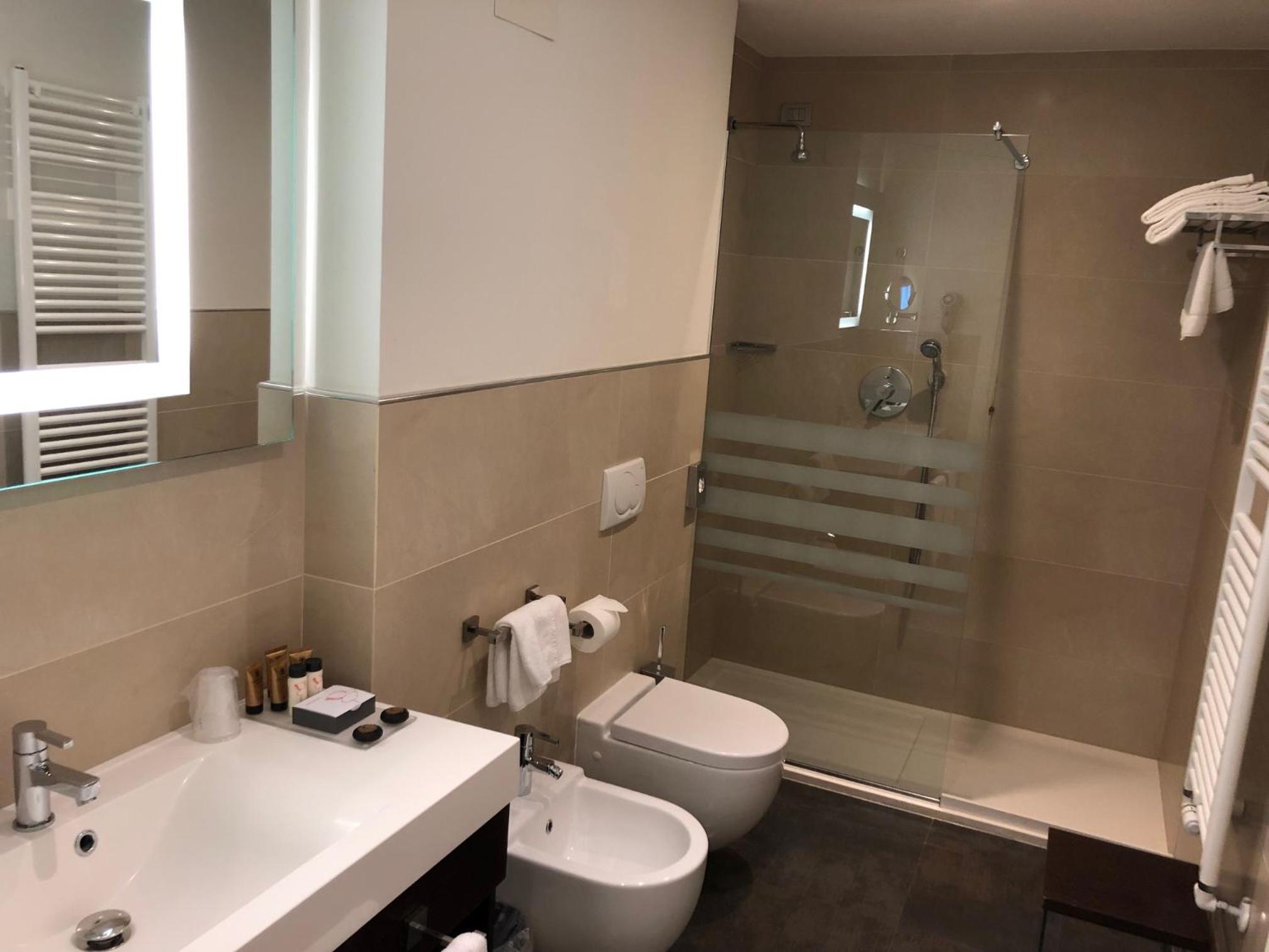 غرفة ديلوكس بسرير مزدوج بإطلالة على البحر، LAGUNA PALACE HOTEL 4/5