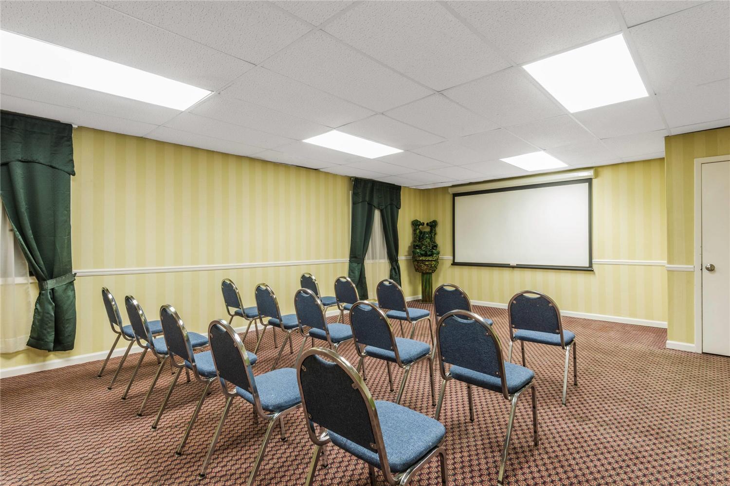 Days Inn By Wyndham Troy 21/26