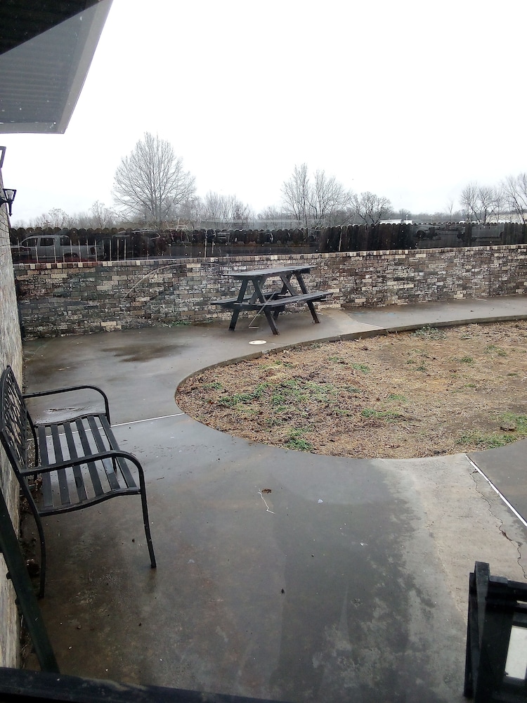 OYO Hotel Waldron AR - Hwy 71 40/52