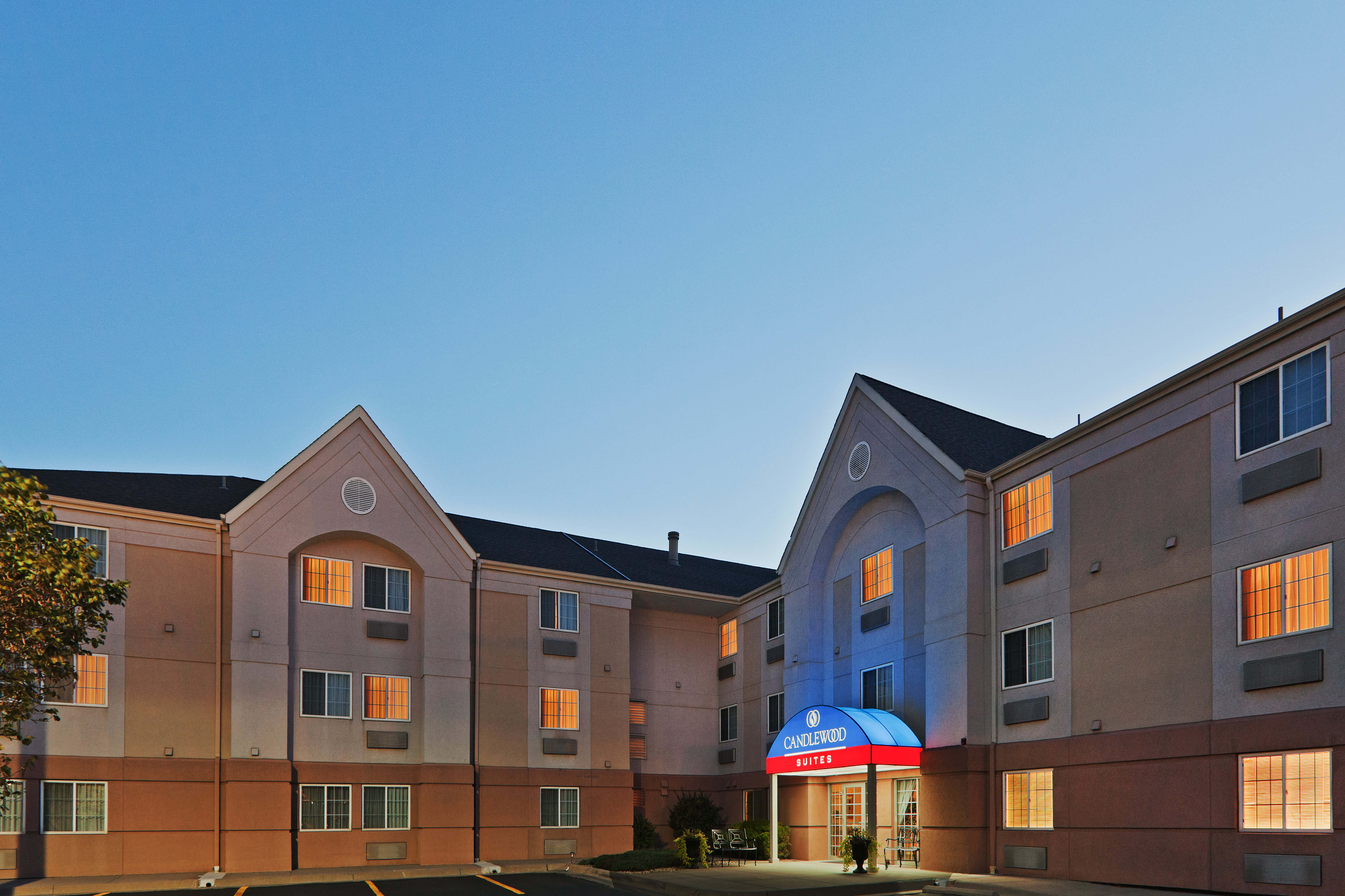 Sonesta Simply Suites Wichita Airport 10/69