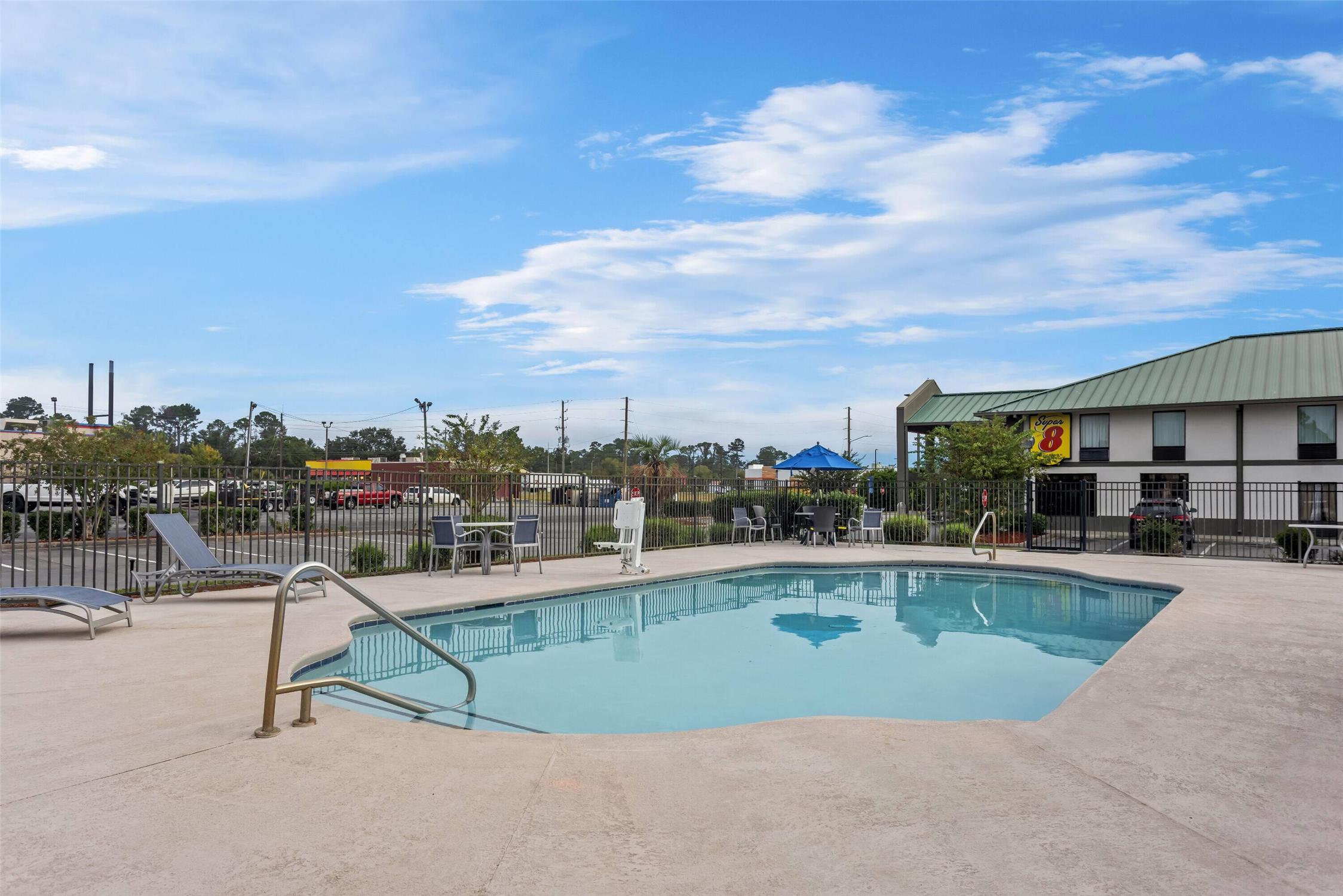 Super 8 By Wyndham Valdosta Conf Center Area 32/37