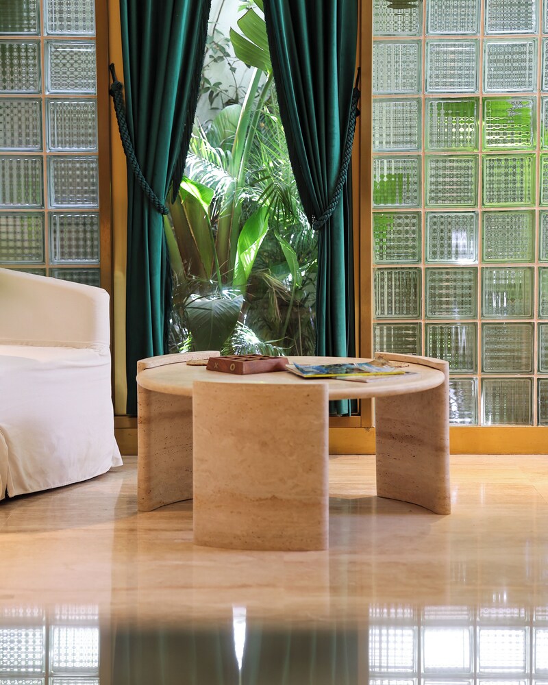 THE XON HOTEL 5/50