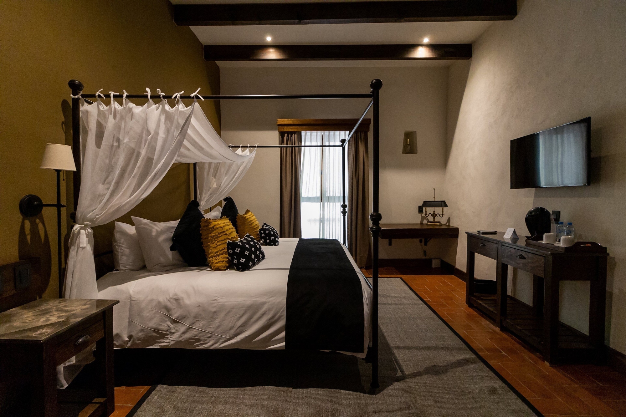 ROOM, SINGLE, KING BED