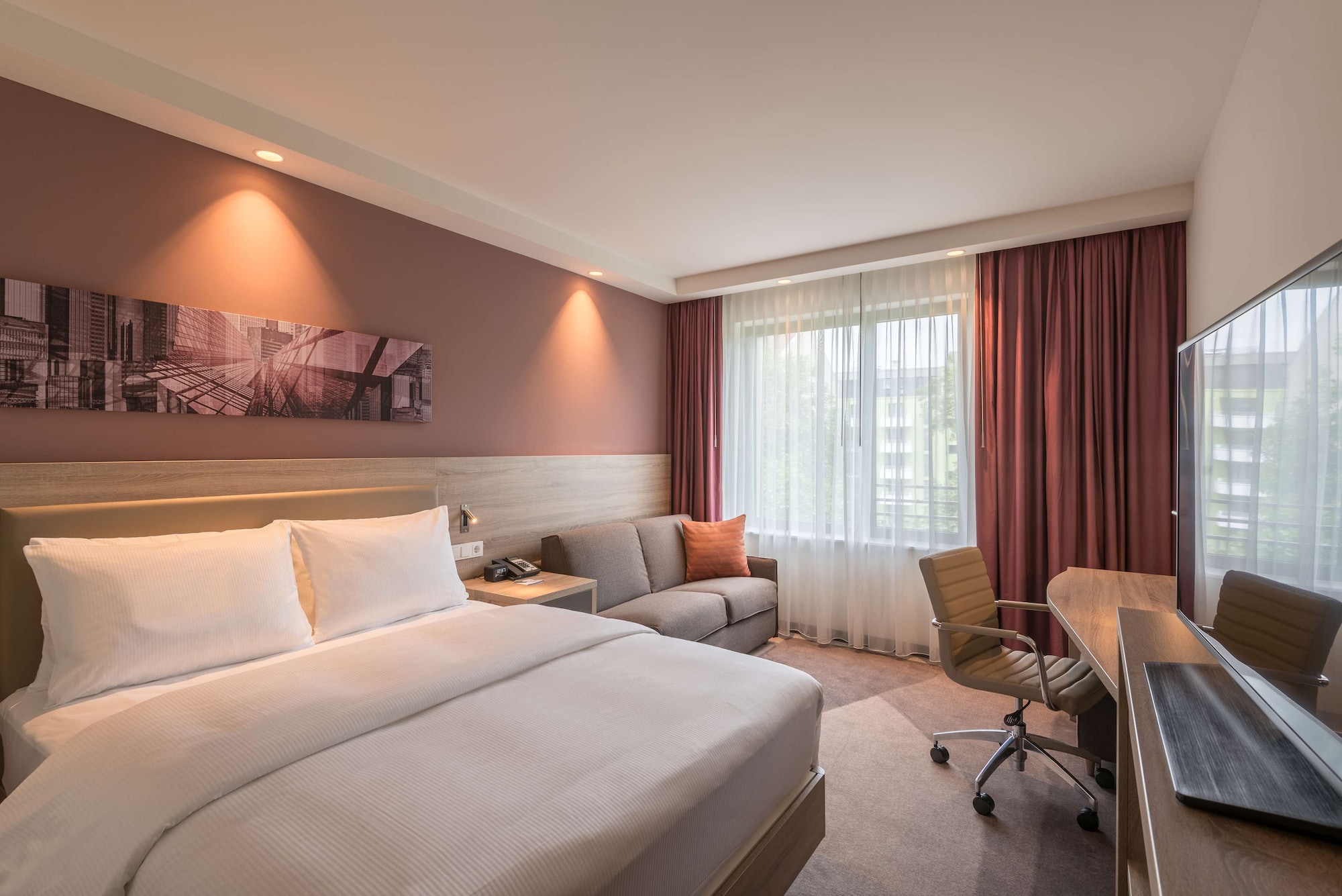 ROOM, QUEEN BED, SOFA, CORNER