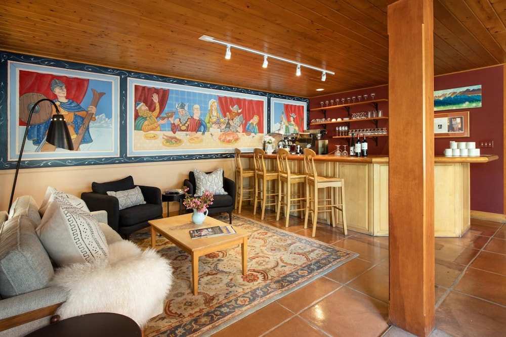 The Alpine House Lodge & Cottages 35/45