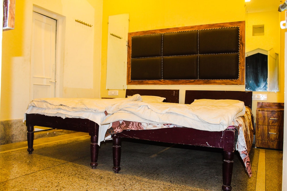 Hotel Anand Palace 12/40