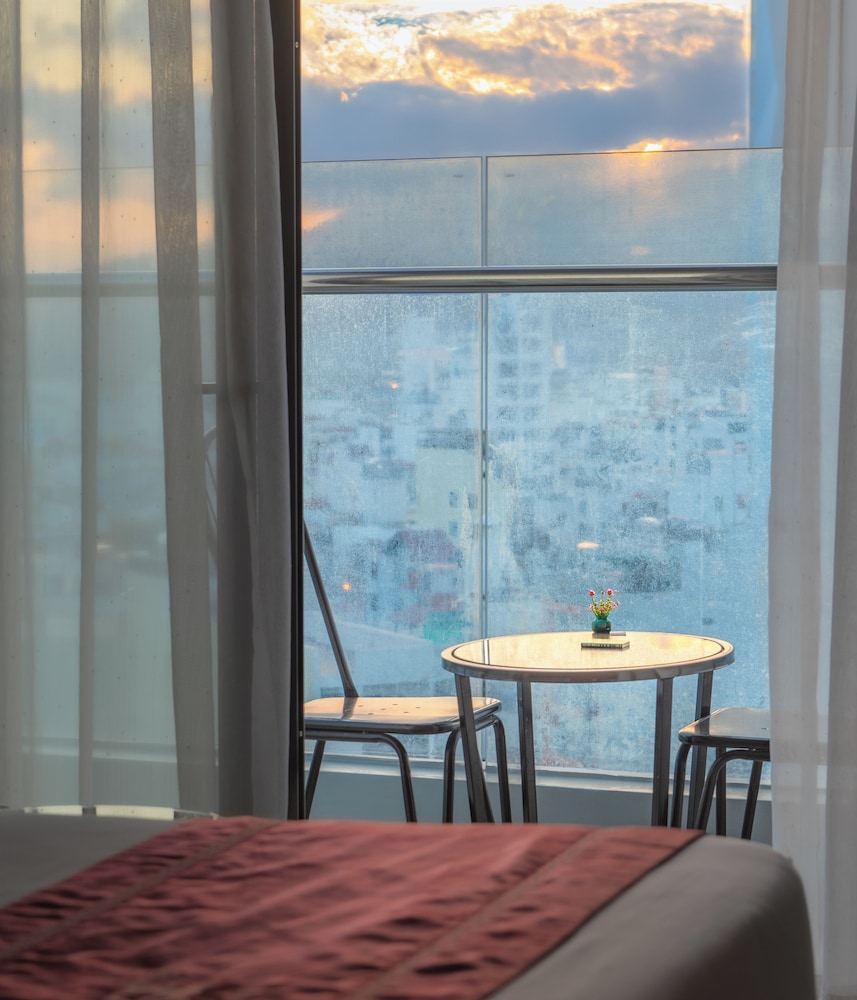Le More Hotel 36/50