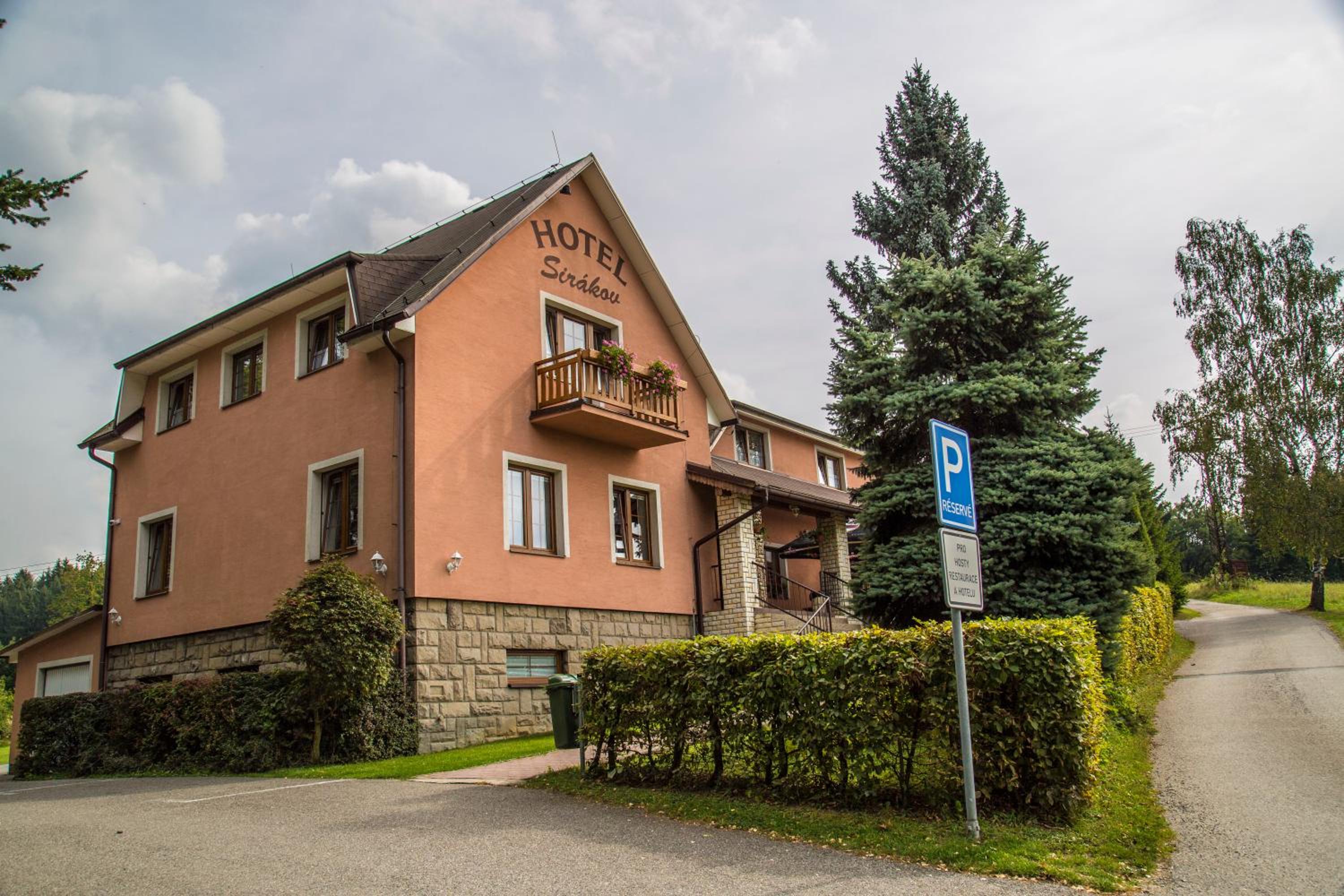 Sirakov Hotel 7/58