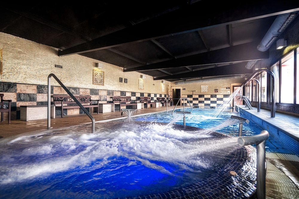 swimming pool spa