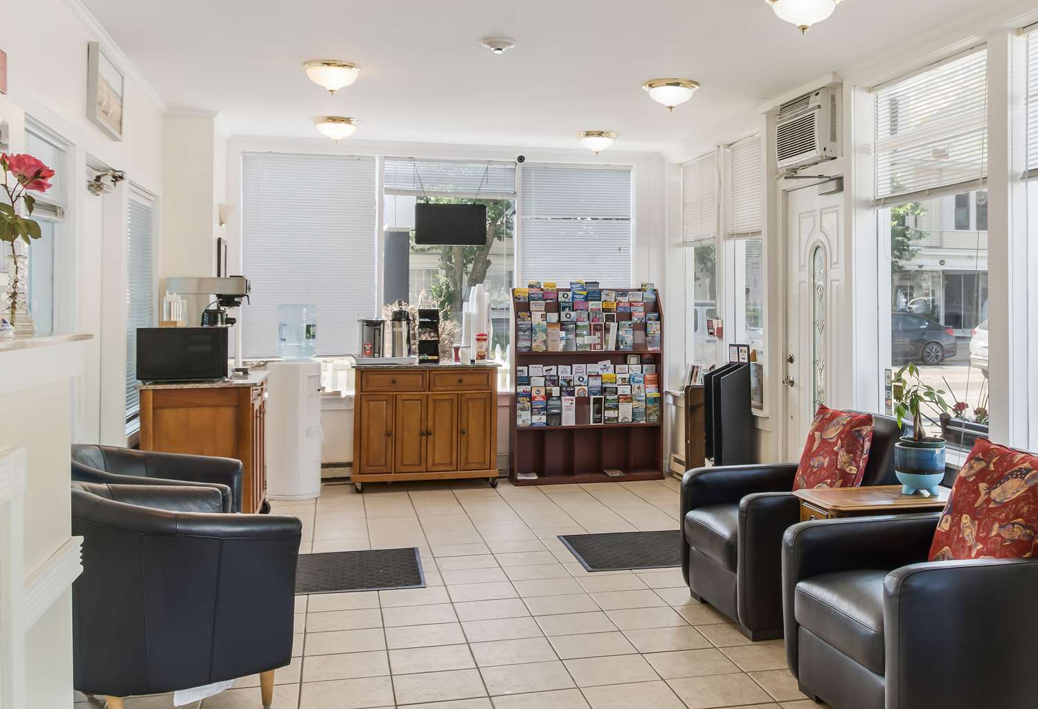 Americas Best Value Inn Suites Hyannis Cape Cod 34/42