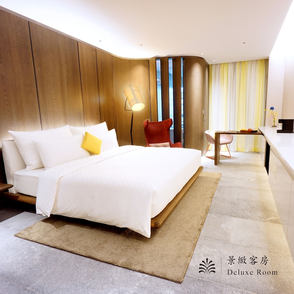 DELUXE, DOUBLE BED