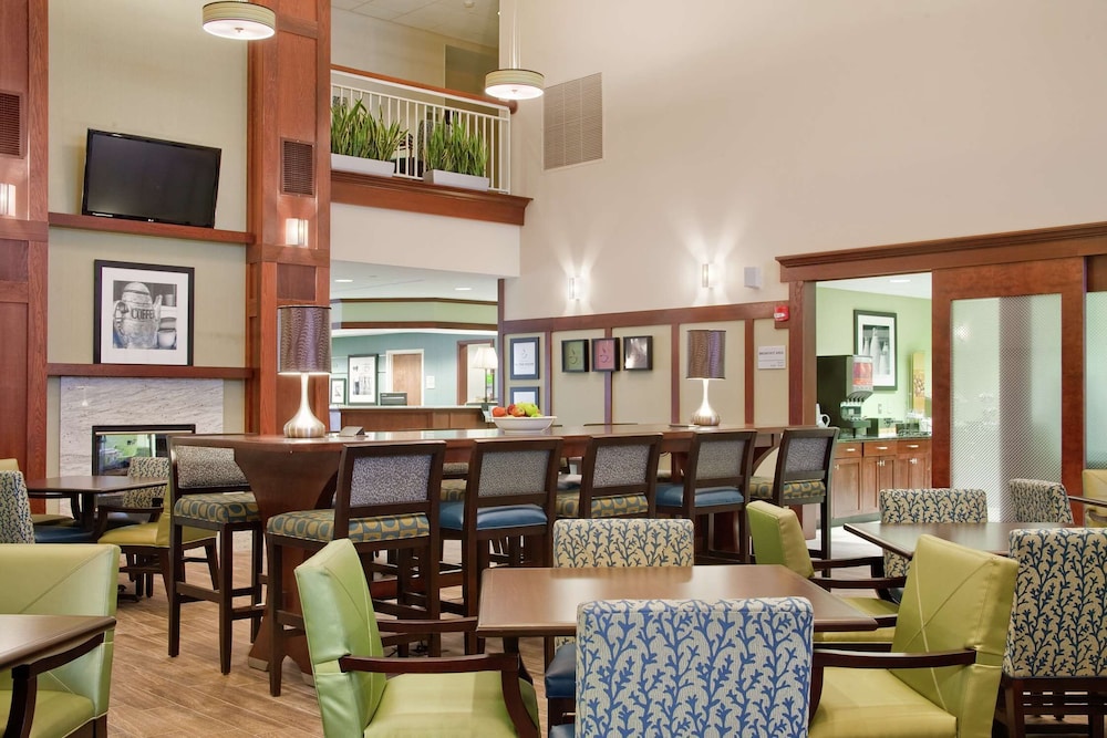 Hampton Inn Suites Providencew 36/42