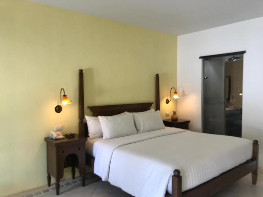 DELUXE, DOUBLE BED