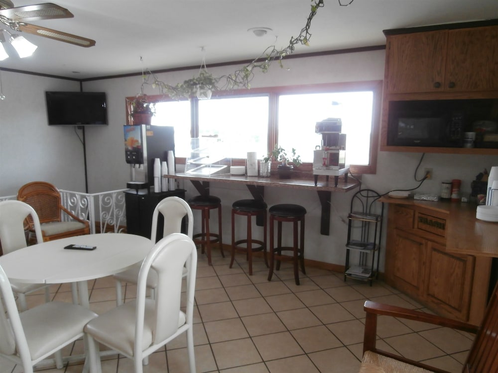 Americas Best Value Inn Suburban Motel 11/14
