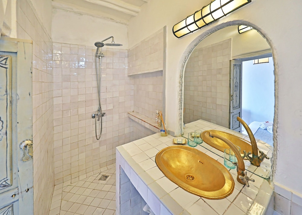 COMFORT, DOUBLE BED, PRIVATE BATHROOM
