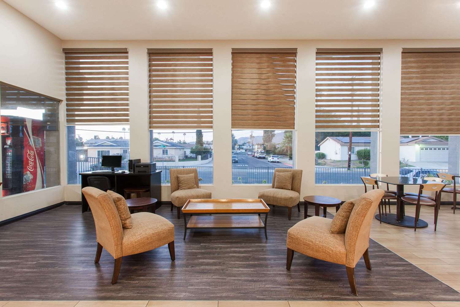 Days Inn by Wyndham San Diego-East/El Cajon 40/56