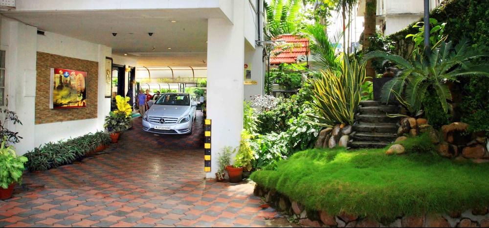 Yuvarani Residency Hotel 22/29