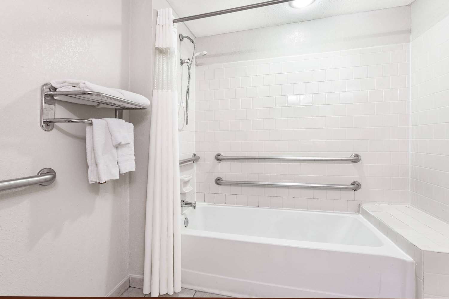 Travelodge By Wyndham Winchester 36/39