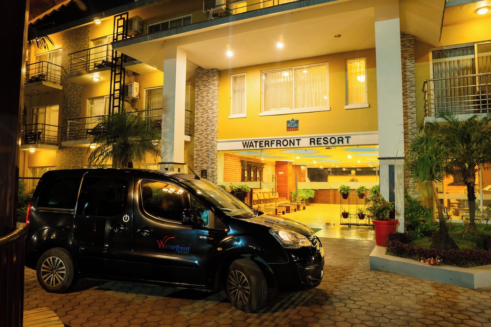 Waterfront Resort 44/50