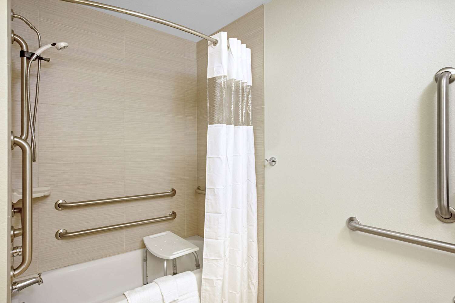 La Quinta Inn & Suites by Wyndham Grand Forks 36/37