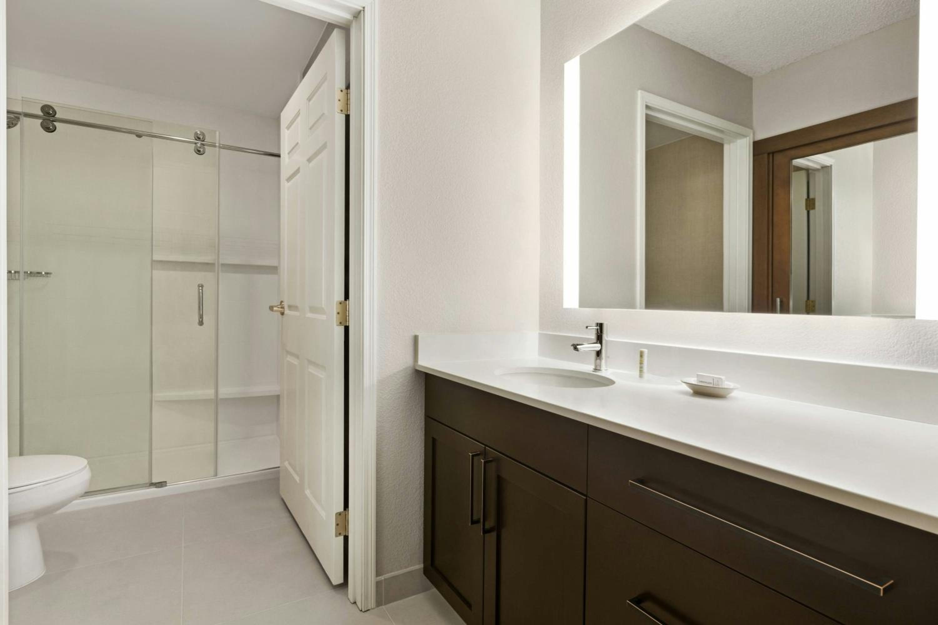 1 Bedroom, Space, Suite, 2 Queen Beds, Sofa, Living Area, Kitchen، Residence Inn Norfolk Airport 5/7