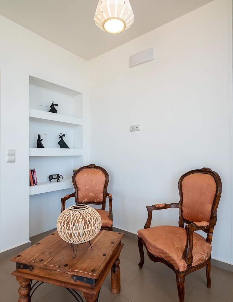 Villa Almyra 15/36