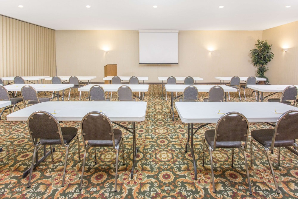 Days Inn by Wyndham Princeton 27/32