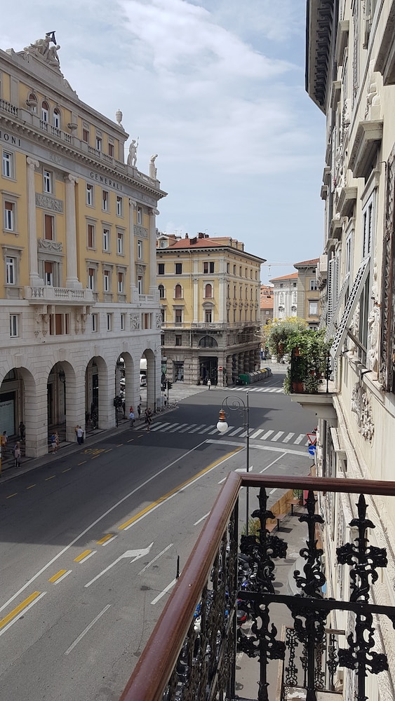 Trieste Center Rooms & Apartments 28/35