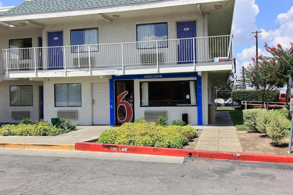 Motel6 Austin, TX photo4
