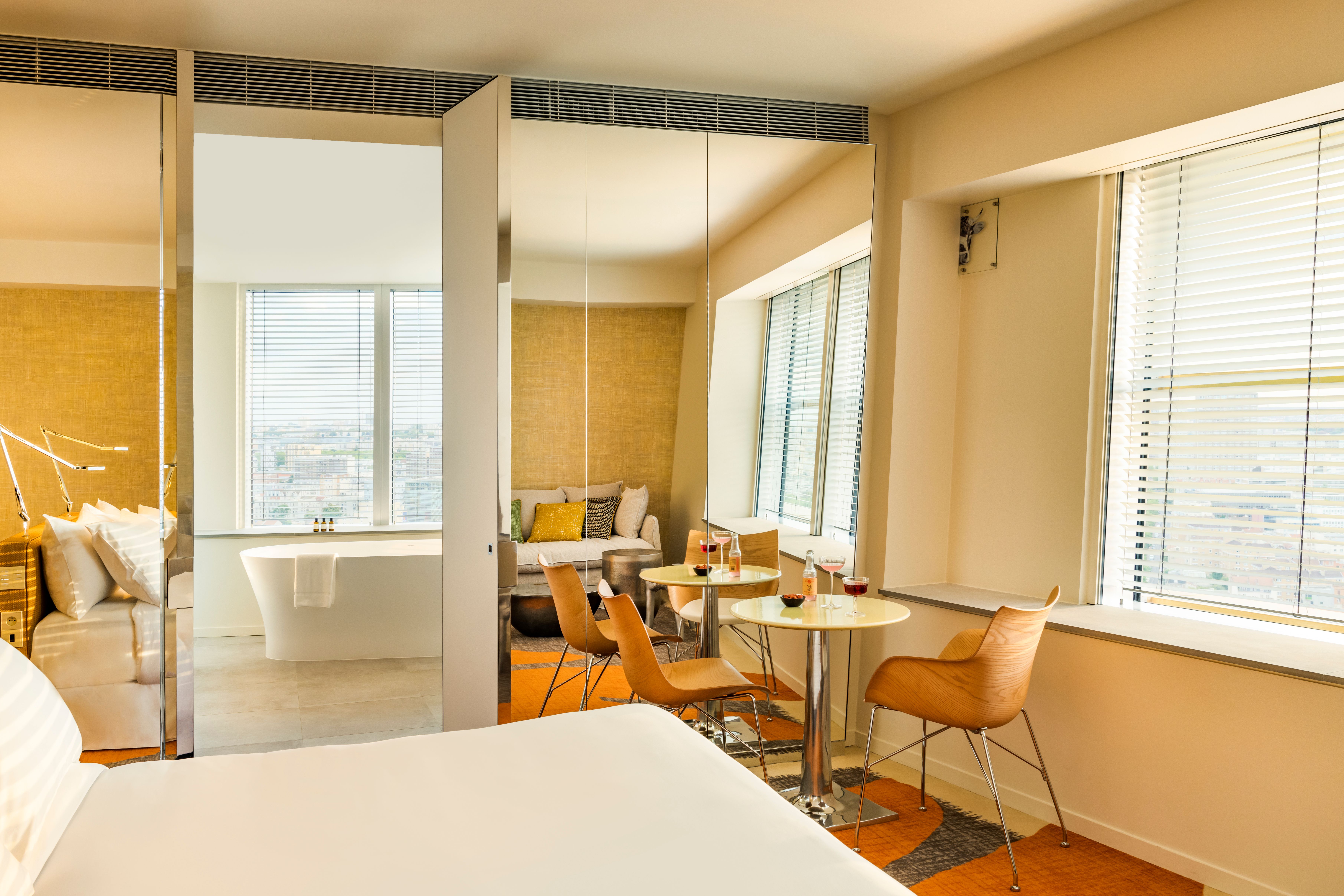 SUNSET, JUNIOR SUITE, KING BED, EIFFEL VIEW, CITY VIEW