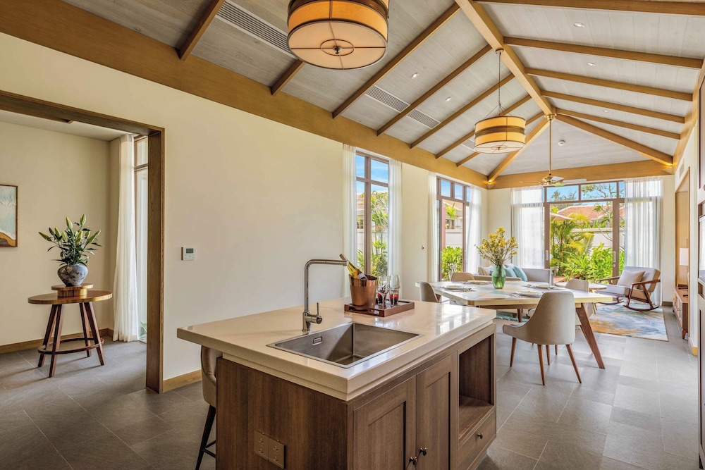 Fusion Resort and Villas Da Nang 7/50