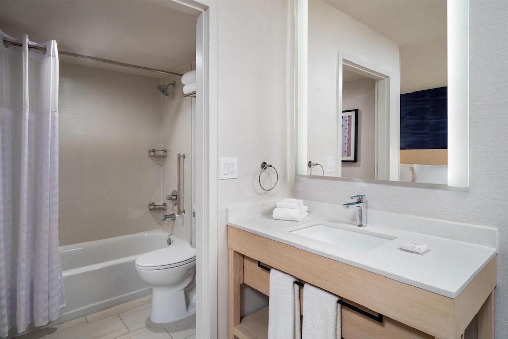 Hyatt Place Fort Lauderdale Cruise Port 45/47