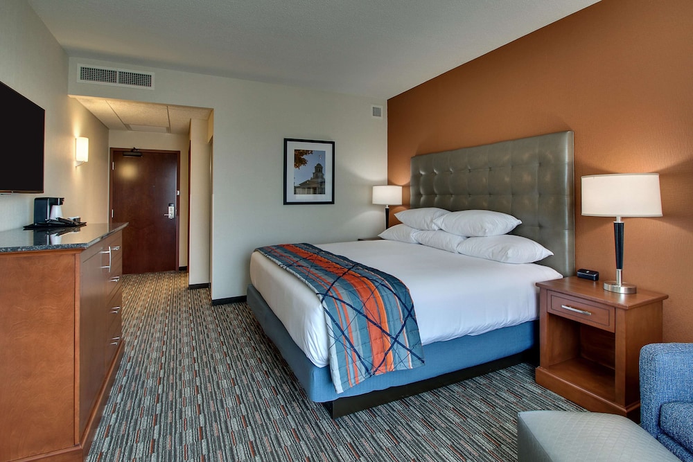 Drury Inn & Suites Iowa City Coralville 12/50