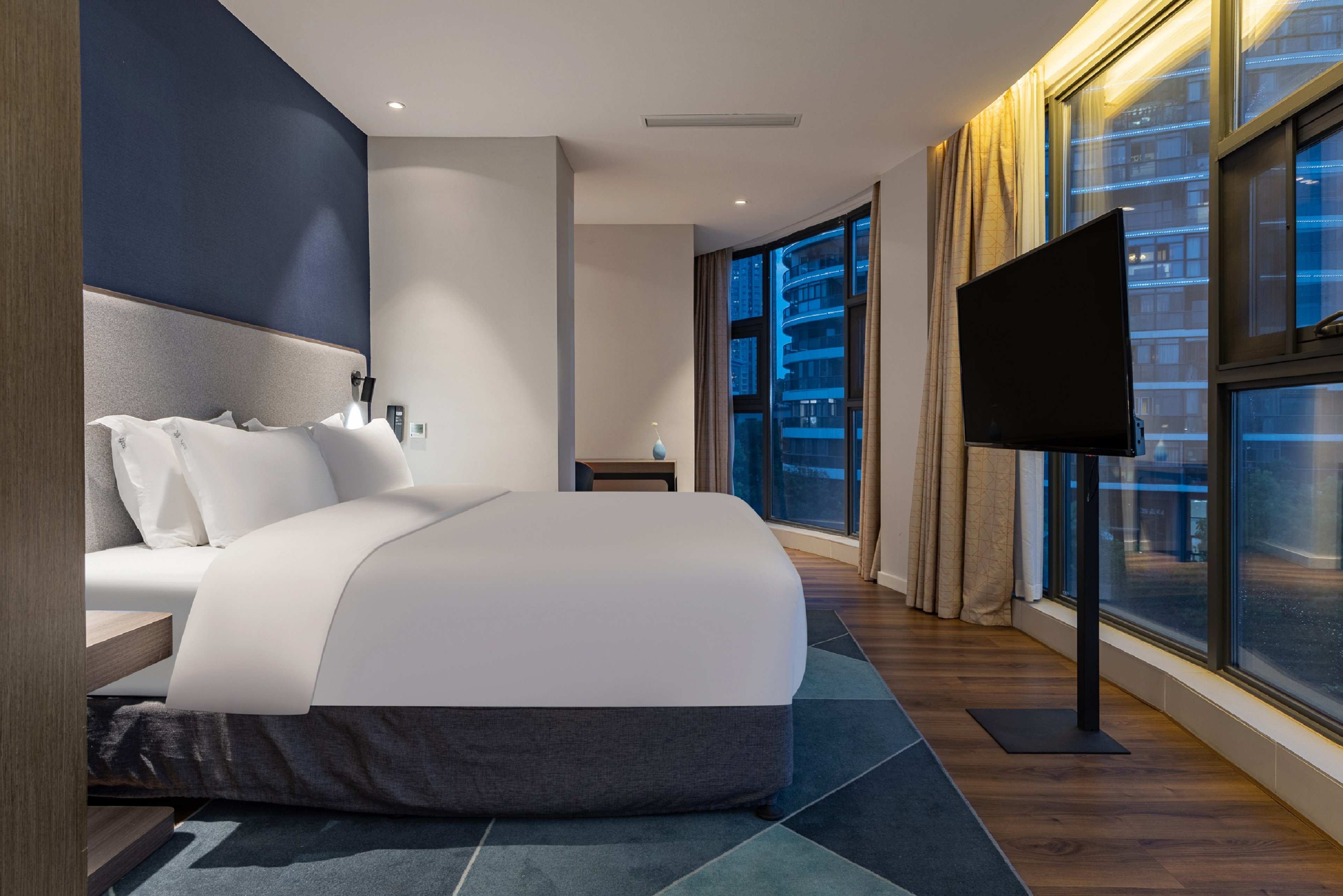 Holiday Inn Express Yichang Riverside 46/81