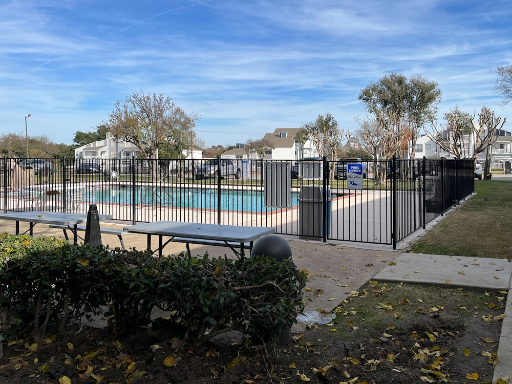 Motel6 Mesquite, TX – Town East 37/42