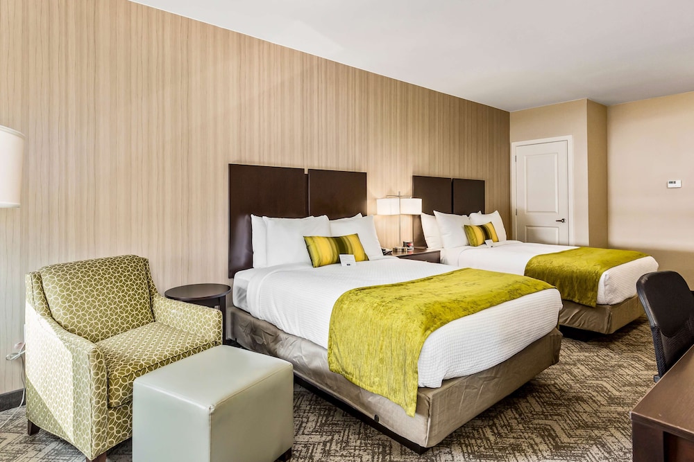 Best Western Plus Philadelphia-Pennsauken Hotel 16/32